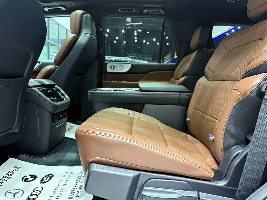 Lincoln Navigator — миниатюра 8