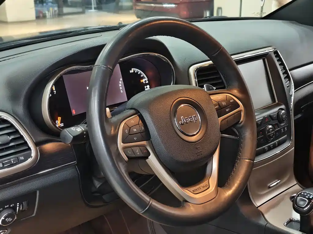 Jeep Grand Cherokee (Import) — миниатюра 7