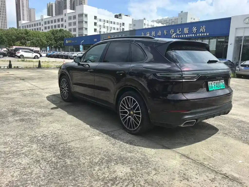 Porsche Cayenne Hybrid — миниатюра 7