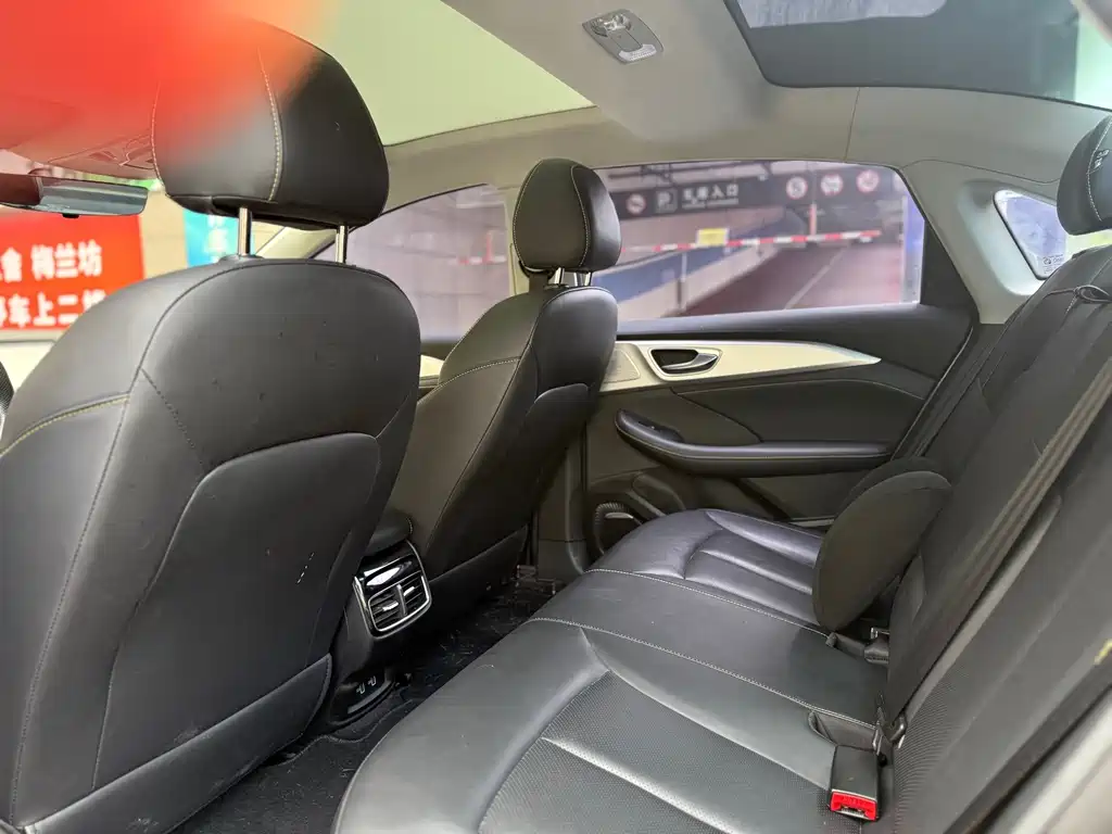 Roewe i6 MAX New Energy — миниатюра 5