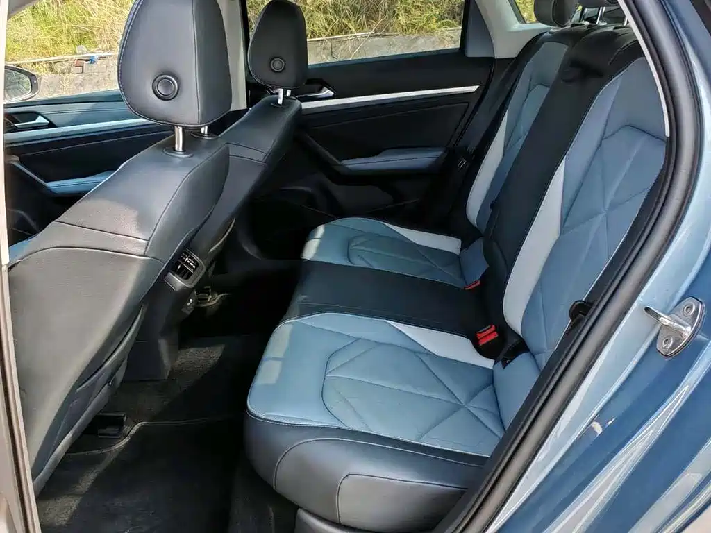 Volkswagen Lavida — миниатюра 4