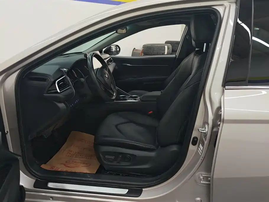 Toyota Camry 2021 2.0G Luxury