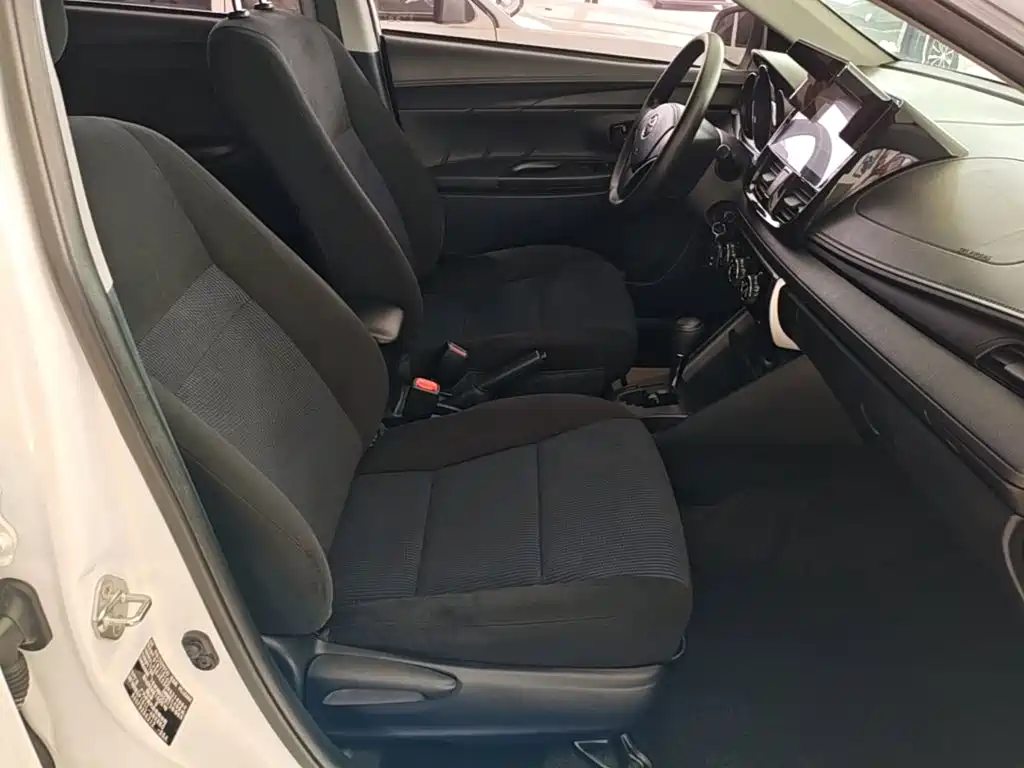 Toyota Yaris L — миниатюра 25