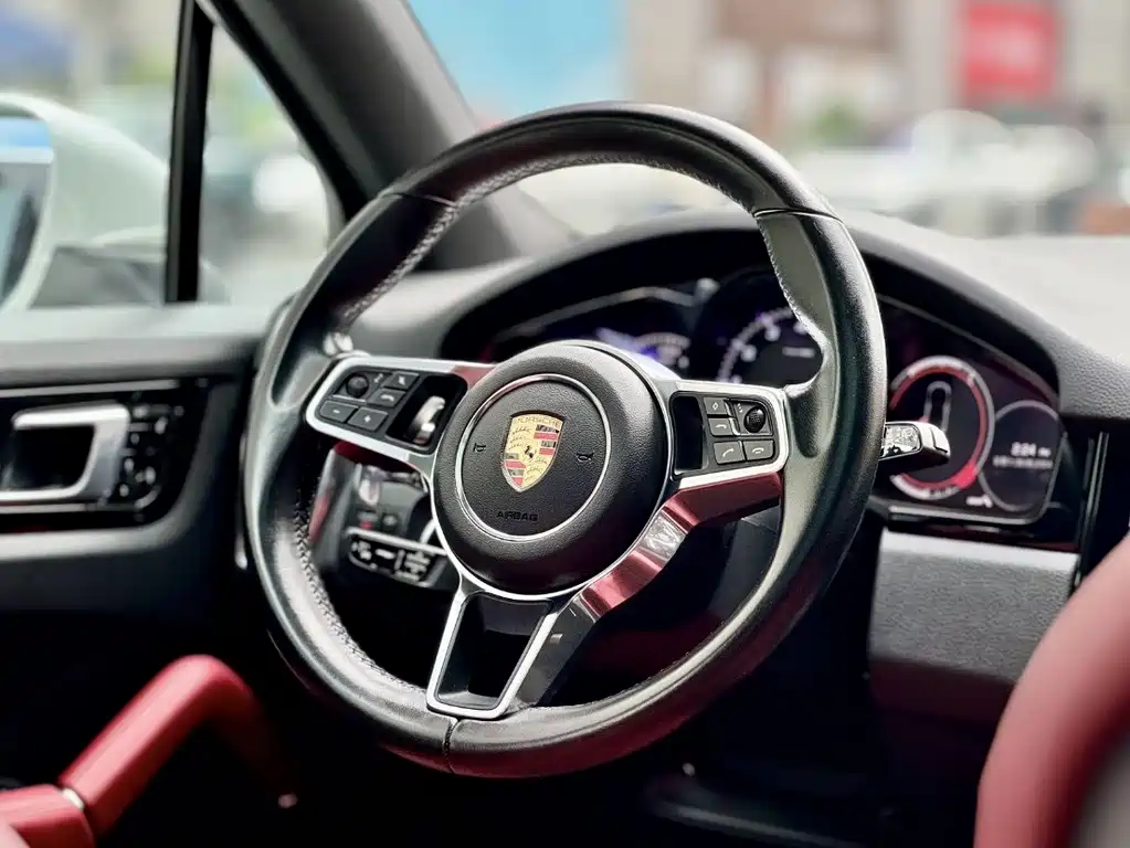 Porsche Cayenne — миниатюра 4