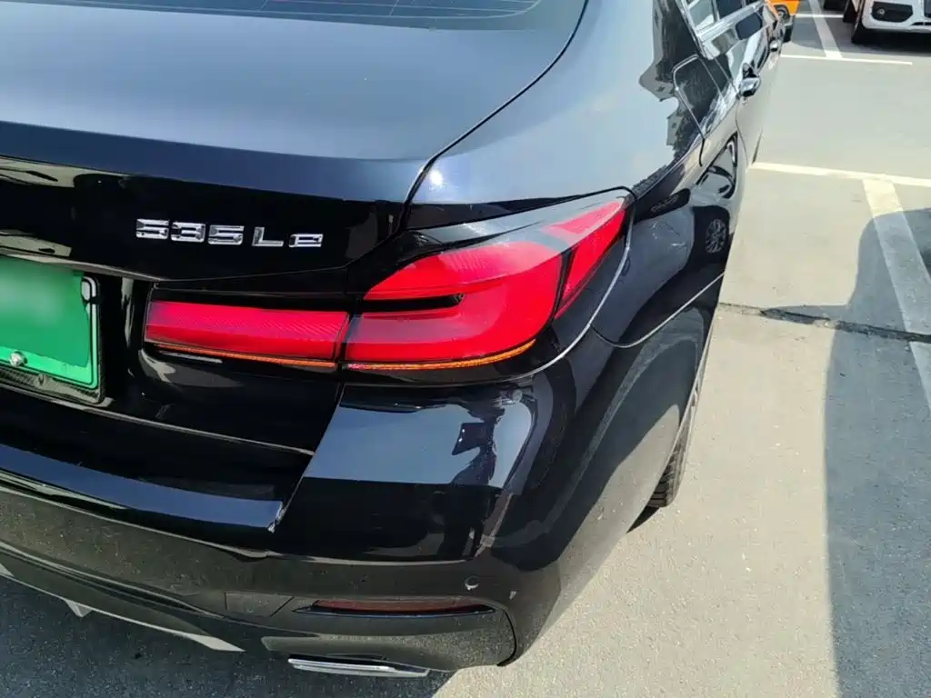 BMW 5 Series New Energy — миниатюра 8