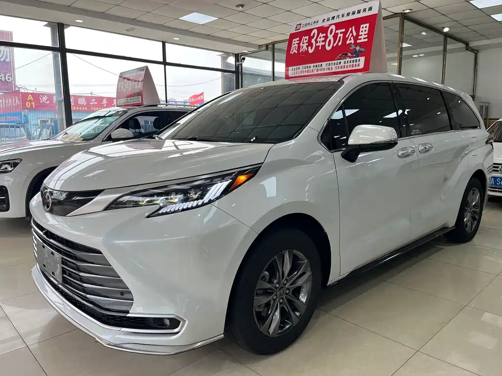Toyota Sienna — миниатюра 2