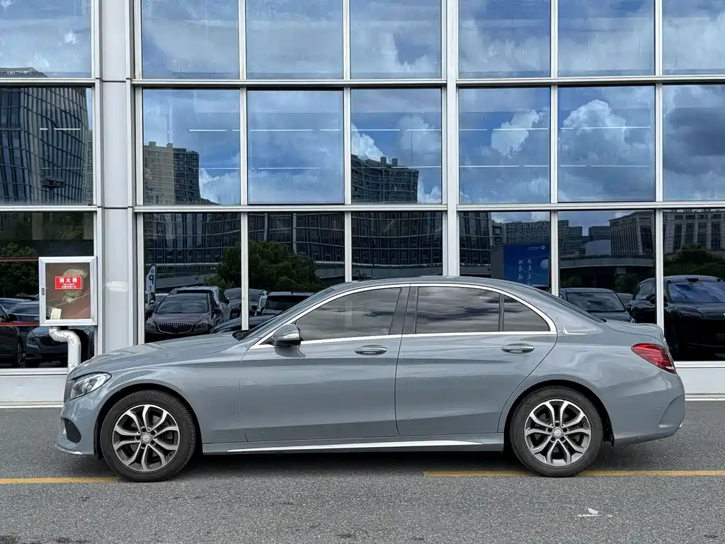 Mercedes-Benz C-Class — миниатюра 3