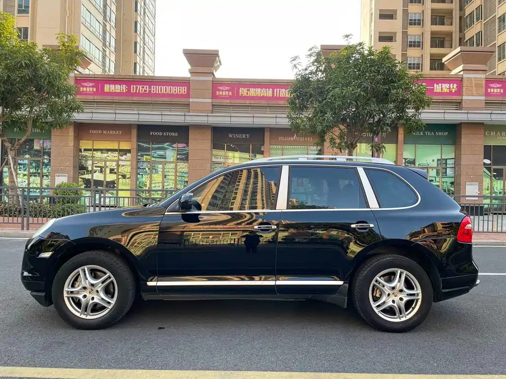 Porsche Cayenne — миниатюра 5