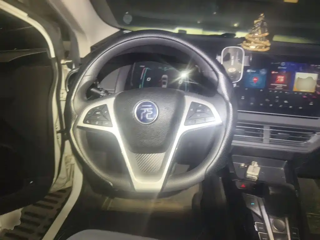 BYD Yuan EV — миниатюра 6