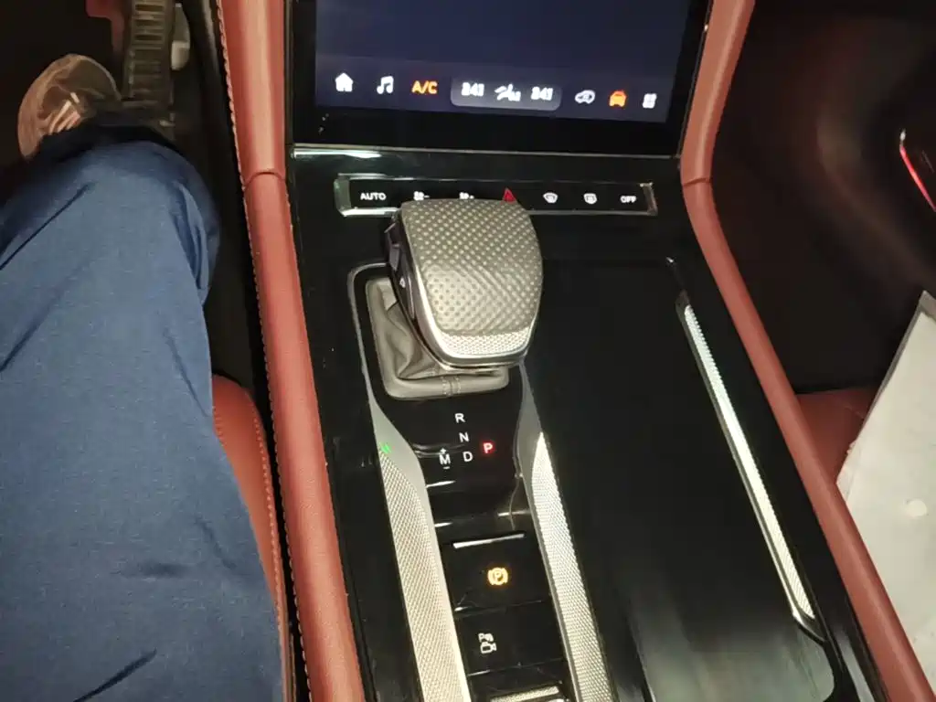 Hongqi Hongqi H5 — миниатюра 19