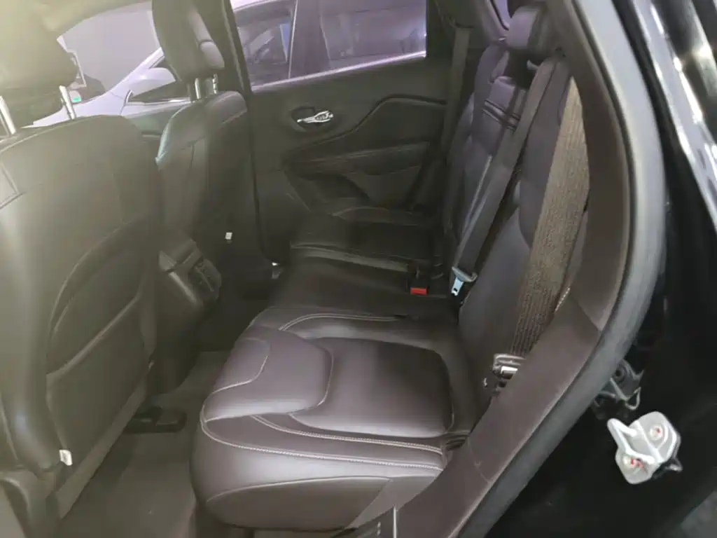 Jeep Cherokee — миниатюра 17
