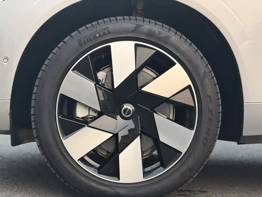 VOLVO XC60 PLUG IN HYBRID