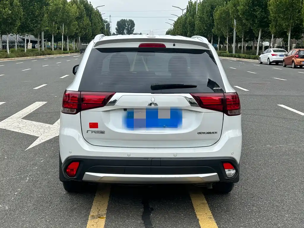 Mitsubishi Outlander — миниатюра 8