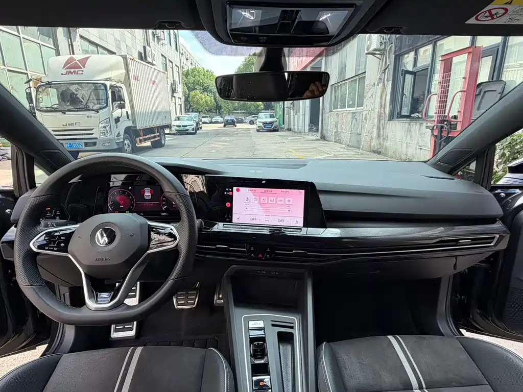 Volkswagen Golf — миниатюра 12