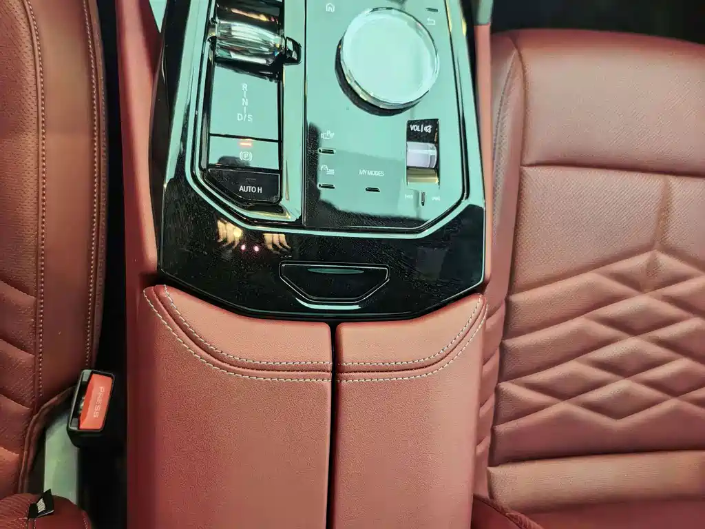 BMW 5 Series — миниатюра 13