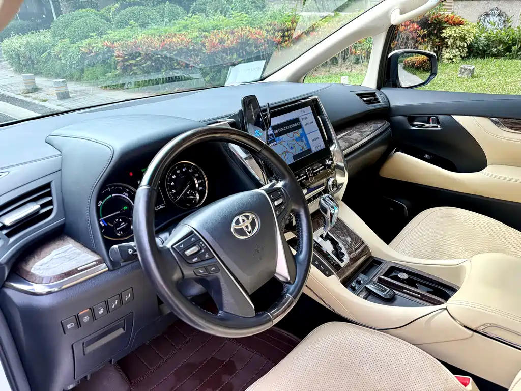 Toyota Vellfire 2021 2.5L HV Luxury