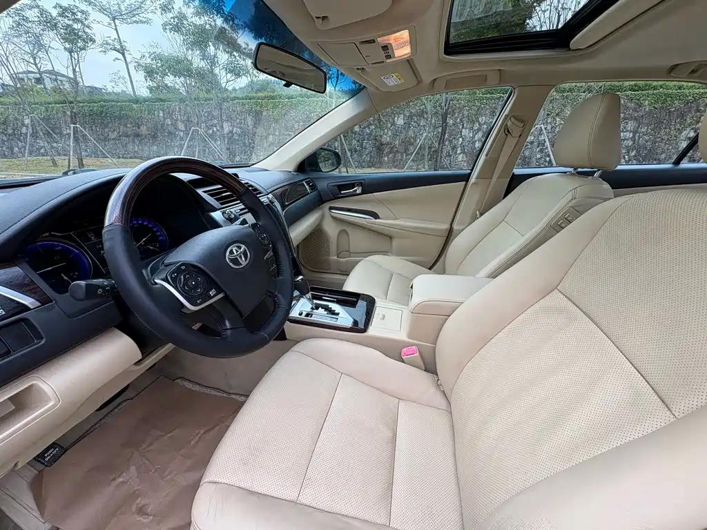 Toyota Camry — миниатюра 4