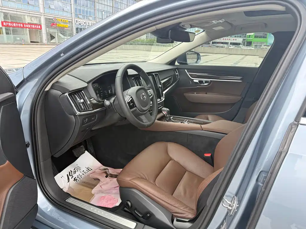 Volvo S90 — миниатюра 4