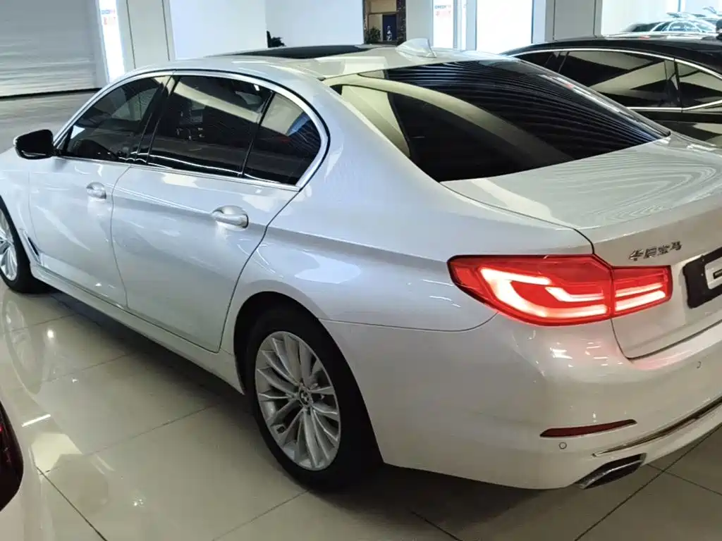 BMW 5 Series — миниатюра 5