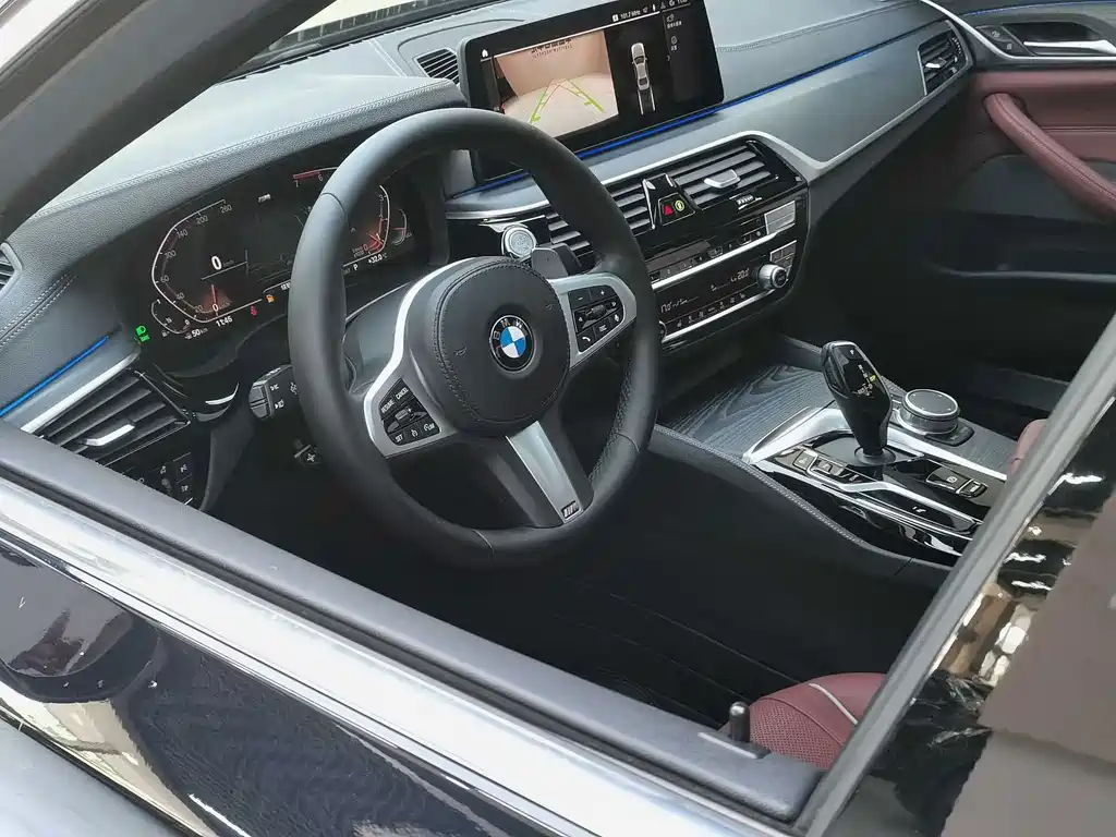 BMW 5 Series — миниатюра 13