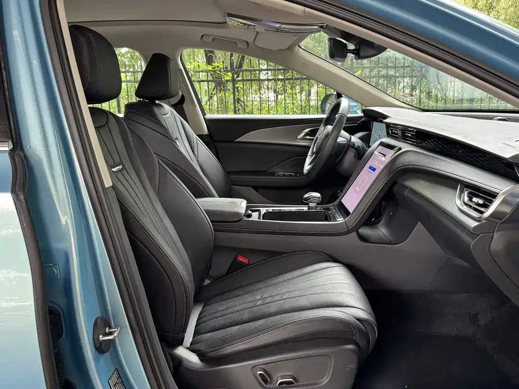 Hongqi Hongqi H5 — миниатюра 13
