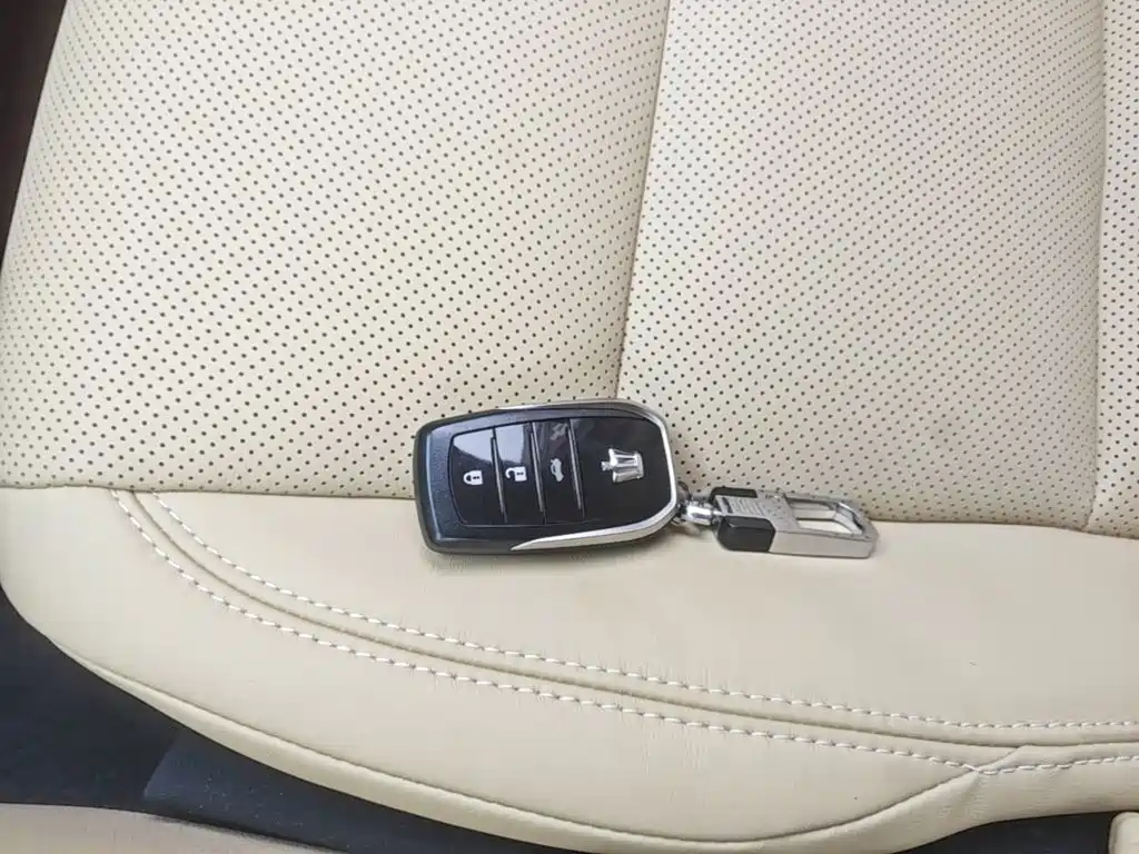 Toyota Crown — миниатюра 9
