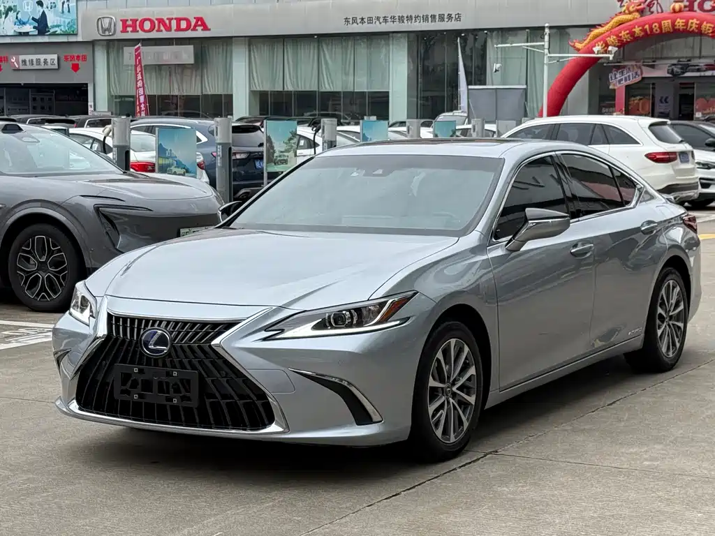 Lexus ES 2021 300h