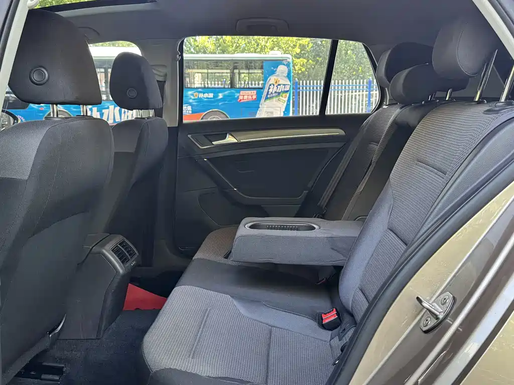 Volkswagen Golf — миниатюра 12