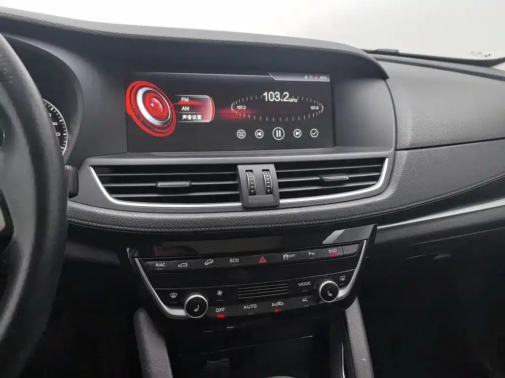 Borgward BX7 — миниатюра 12