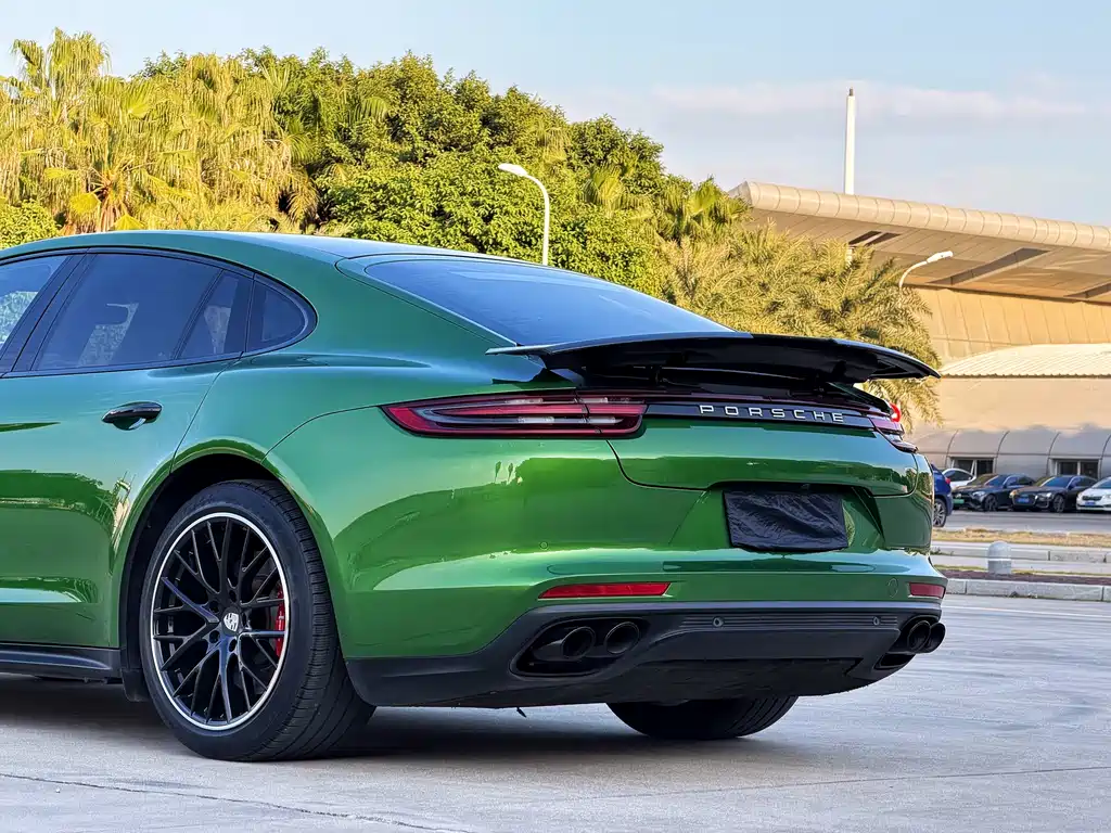 PORSCHE PANAMERA