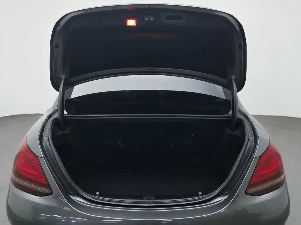 Mercedes-Benz C-Class — миниатюра 16