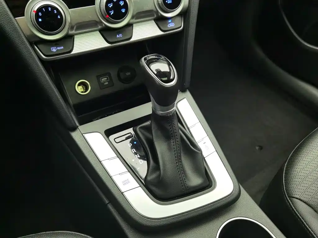 Hyundai Elantra — миниатюра 13
