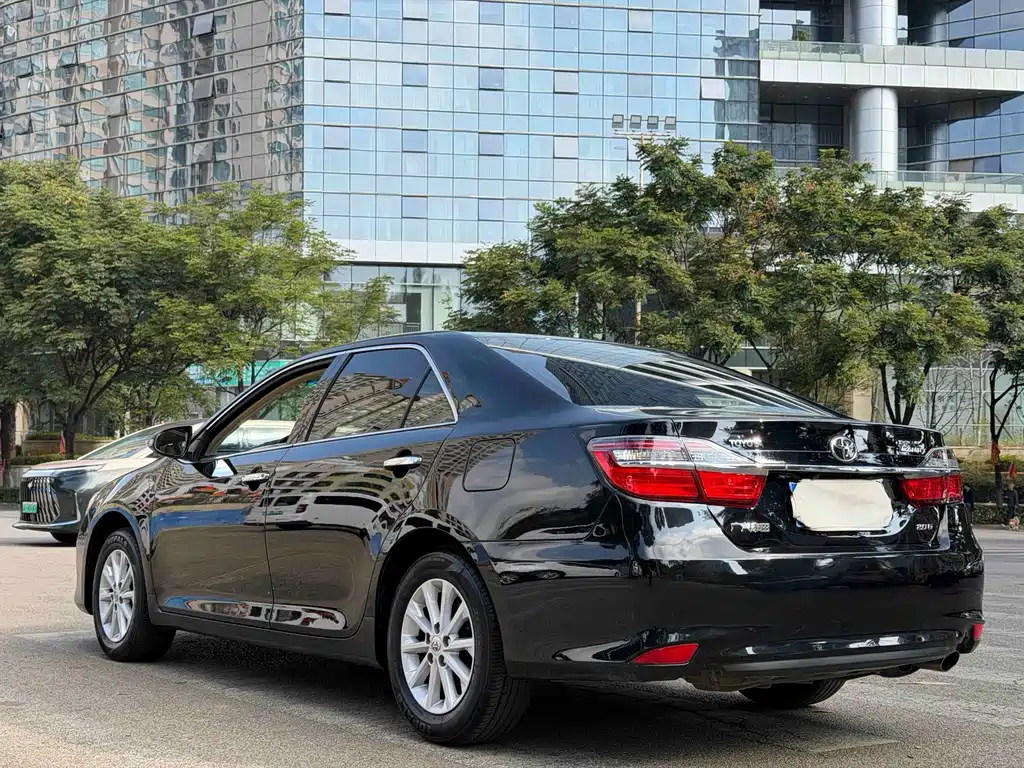 Toyota Camry — миниатюра 7