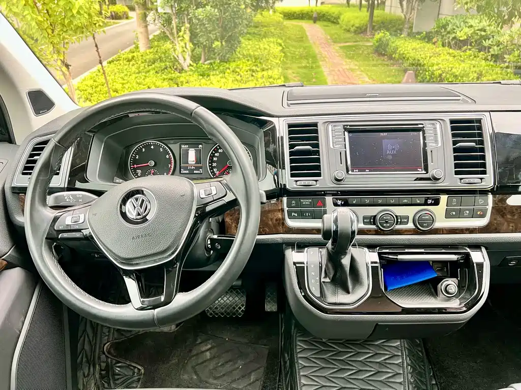 Volkswagen Multivan — миниатюра 12