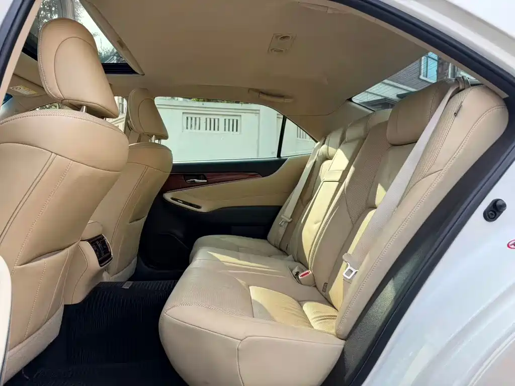 Toyota Crown — миниатюра 11