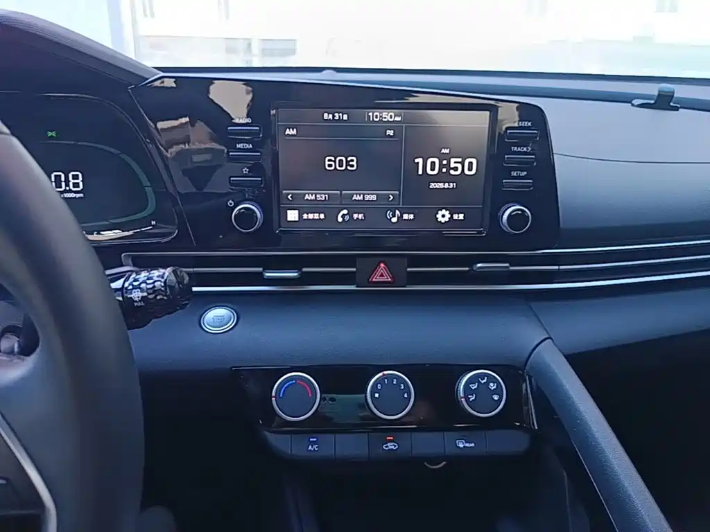 Hyundai Elantra — миниатюра 13