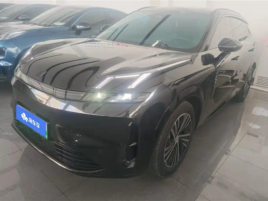 Lynk & Co 08 EM-P 2025