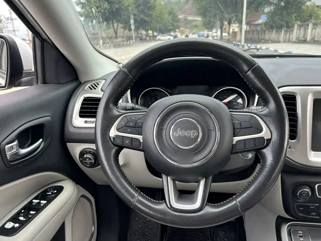 Jeep Compass — миниатюра 10