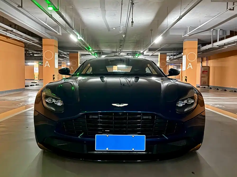 Aston Martin DB11 — миниатюра 7