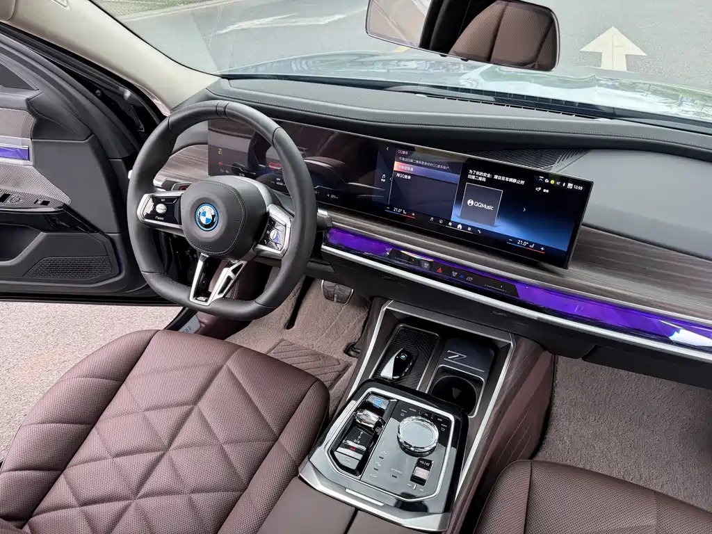 BMW i7 — миниатюра 22