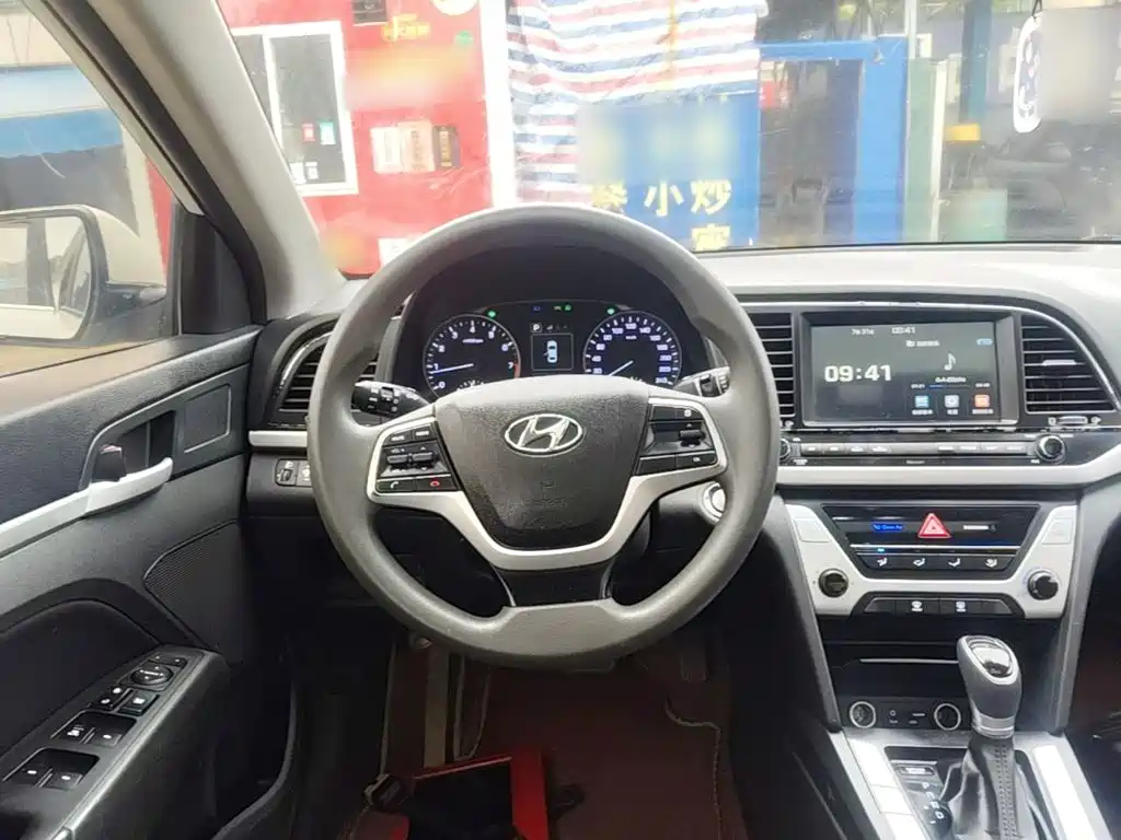 Hyundai Elantra — миниатюра 11