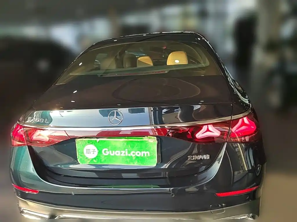 Mercedes-Benz E-Class — миниатюра 8