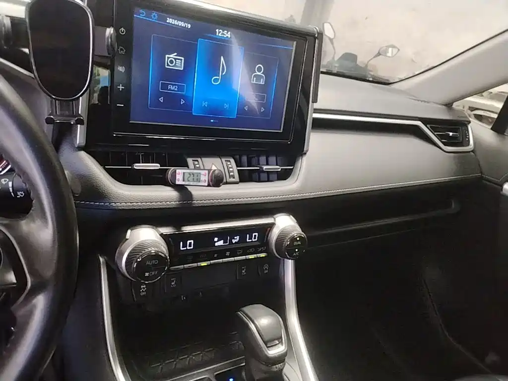 Toyota RAV4 — миниатюра 13