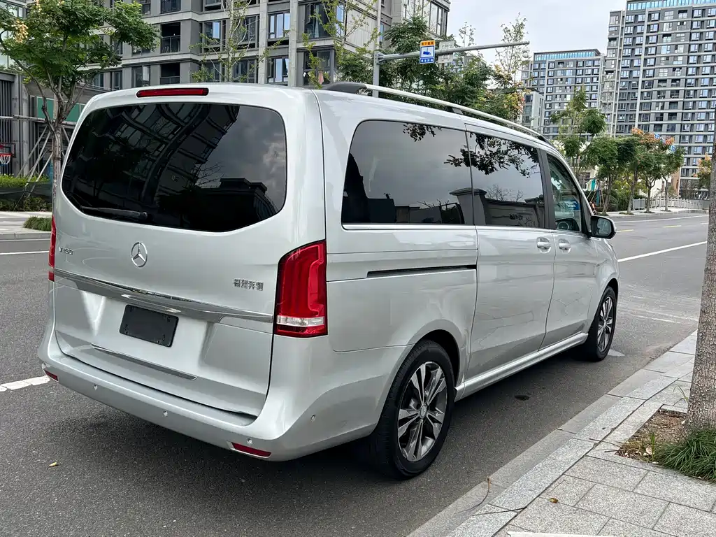 Mercedes-Benz V-Class — миниатюра 19