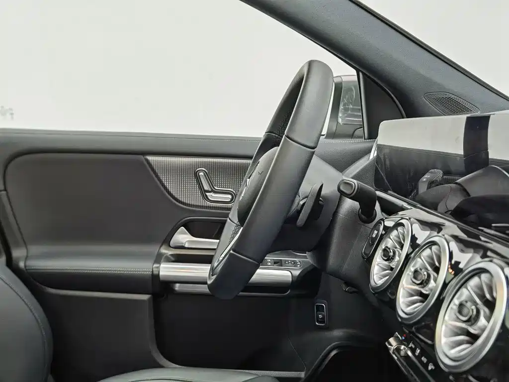 Mercedes-Benz EQA — миниатюра 22