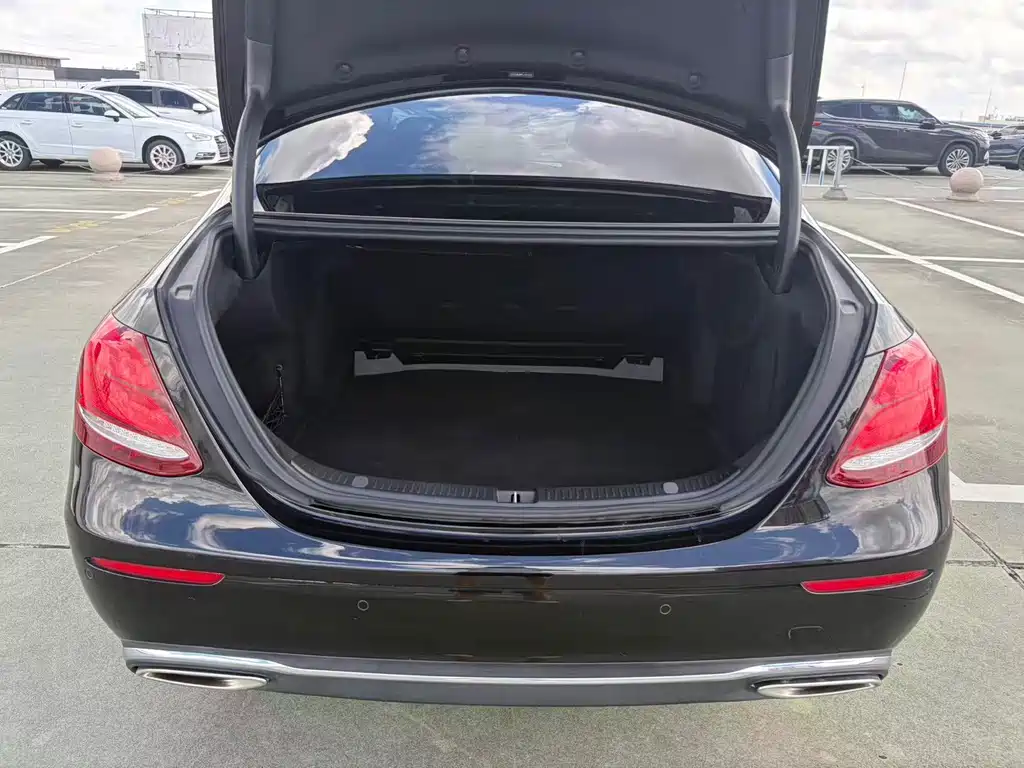 Mercedes-Benz E-Class — миниатюра 16
