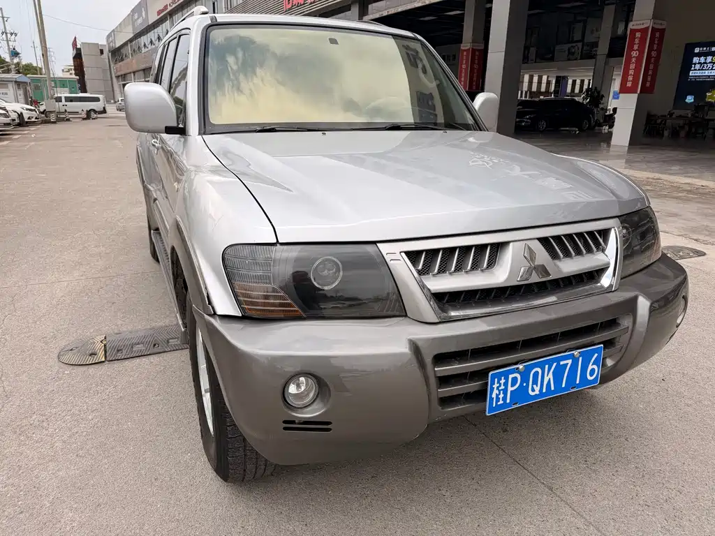Mitsubishi Pajero (Import) — миниатюра 3