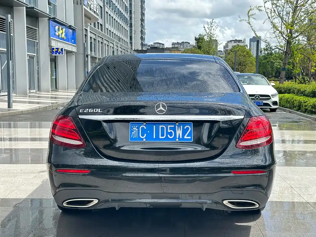 Mercedes-Benz E-Class — миниатюра 5