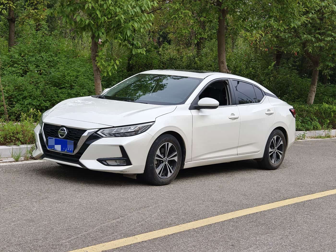 Nissan Sylphy 1.6 л 2021 г. Белый, пробег 50000 км