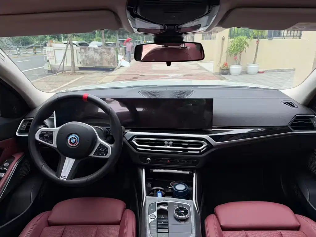 BMW i3 2024 eDrive 35 L